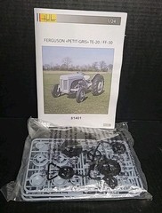 Heller 1/24 Ferguson TE-20 “Petit Gris” Tractor Kit# 81401