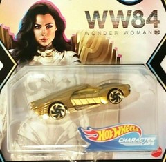 HOT WHEELS DC Comics WONDER WOMAN GOLDEN ARMOR CAR GIRL CHRISTMAS!