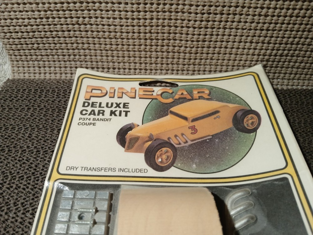 PINECAR*DELUXE CAR KIT*P374 BANDIT COUPE*WOODEN CAR DERBY*SP*NOS*SAI