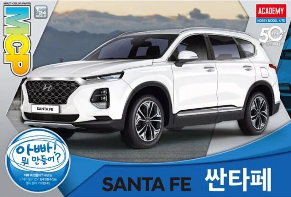 Hyundai Santa Fe TM Plastic Model Kit | 1/24 Scale, Modern SUV Excellence