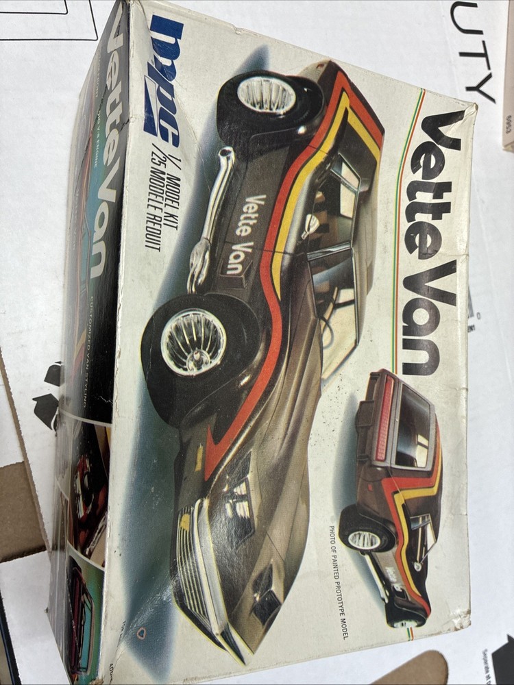 VINTAGE ORIGINAL MPC 1/25 SCALE 1977 VETTE VAN UNBUILT MODEL KIT