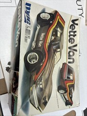 VINTAGE ORIGINAL MPC 1/25 SCALE 1977 VETTE VAN UNBUILT MODEL KIT