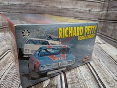 Polar Lights Richard Petty #43 Dodge Charger Plastic Model Kit Sealed Nascar