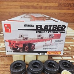 Amt Matchbox Fruehauf Flatbed Trailer 1/25 Scale Model Kit PK-6608 Unbuilt Open