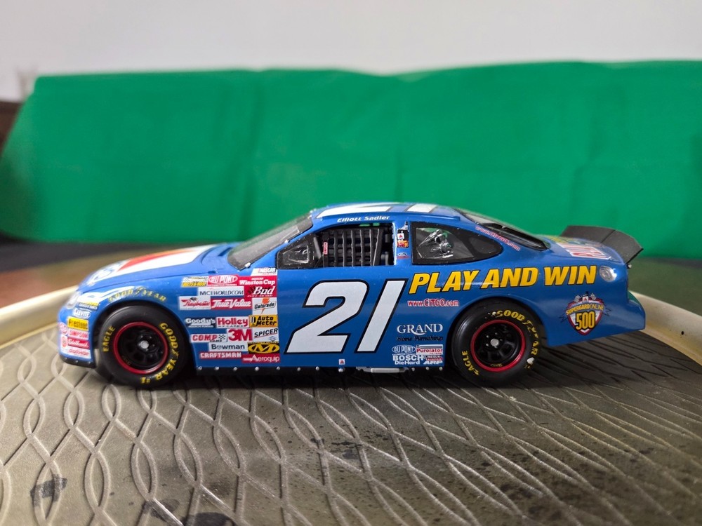 1/24 Elliott Sadler #21 Citgo “Play and Win”Ford Taurus NASCAR Hand Built Model