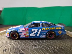 1/24 Elliott Sadler #21 Citgo “Play and Win”Ford Taurus NASCAR Hand Built Model