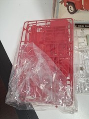 Revell 1/25 – BIG RED CALIFORNIA PICKUP TRUCK – Model Kit – 7305 – New In Box