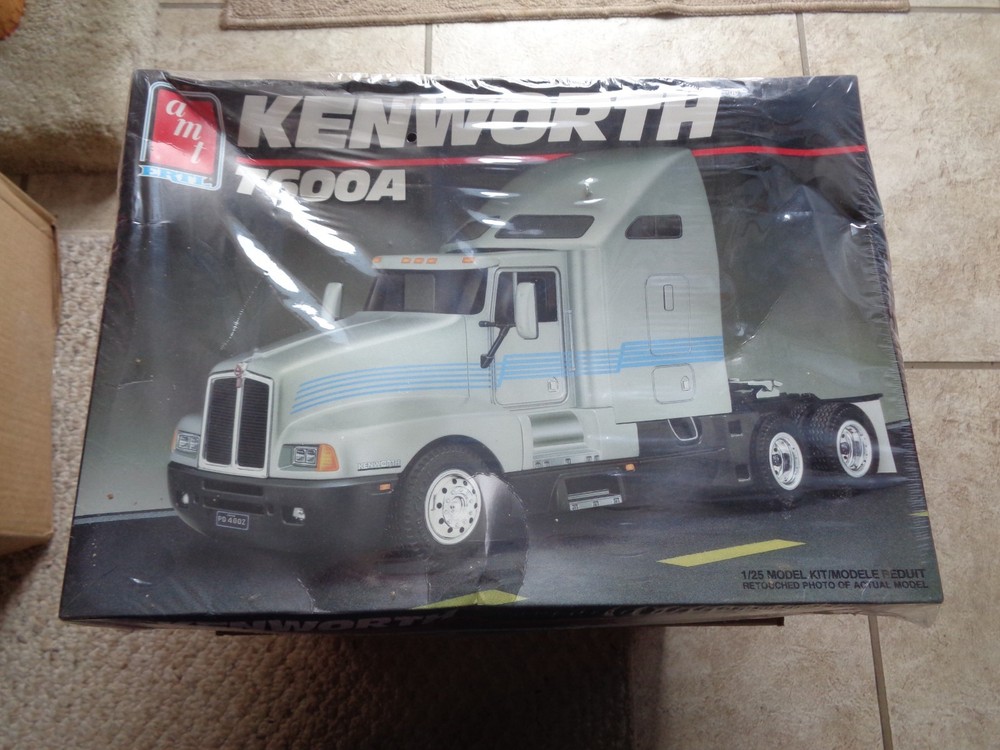 AMT ERTL # 6976 KENWORTH T600A SEMI TRUCK 1/25 SCALE MODEL KIT SEALED