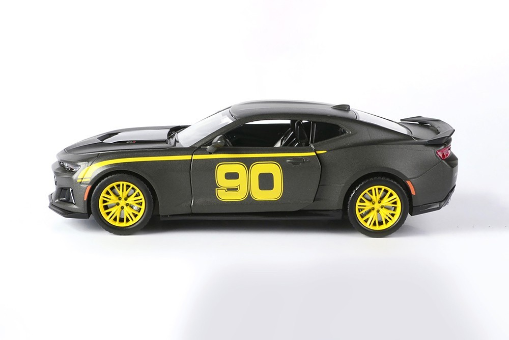 Chevrolet Camaro ZL1 2017 #90 Matte Black w/Yellow Stripes 1/24 Model Car