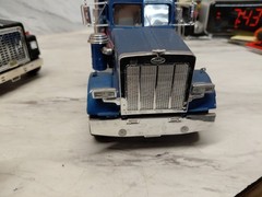 Model Junkyard/parts Plastic Lot Of 3 Big Rigs,white,international ,peterbuilt
