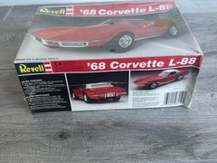 1968 CHEVROLET CORVETTE L-88 MODEL KIT REVELL 1/25 SCALE IN SEALED BOX