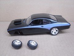 1971 PLYMOUTH HEMI DUSTER 1/25 scale model car kit…nice-needs a little help