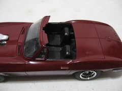 AMT/ERTL Maroon 1963 Chevrolet Corvette Conv 1/25 Scale Built Model Kit #6774
