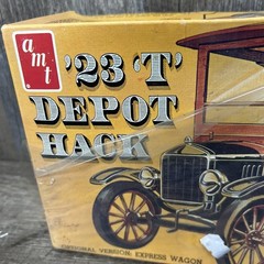 AMT 1923 Ford Model T Depot Hack 1:25 Scale Plastic Model Kit 1237 NIB