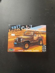 Revell 1/24 1977 Jeep CJ-7 2’n’1 Plastic Model Kit 14547