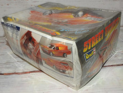 Revell Tom Daniel Street Fighter Two #85-2597 Model Kit Sealed lv2 Crushed box