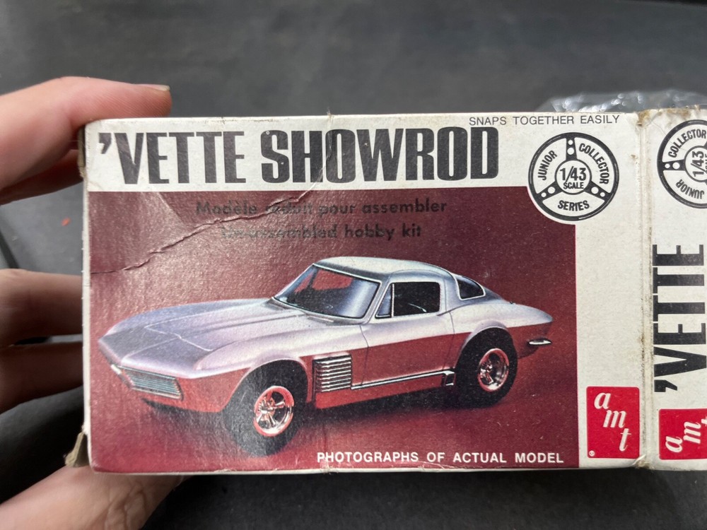 AMT t103 Corvette Vette Showrod vintage model 1/43 McM Damaged.