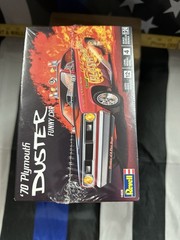 REVELL 14528 ’70 PLYMOUT DUSTER FUNNY CAR 1/25 SCALE MODEL