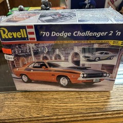 Revell 1970 Dodge Challenger T/A 2 ‘n 1 1/24 Scale Plastic Model Car Kit 85-2596