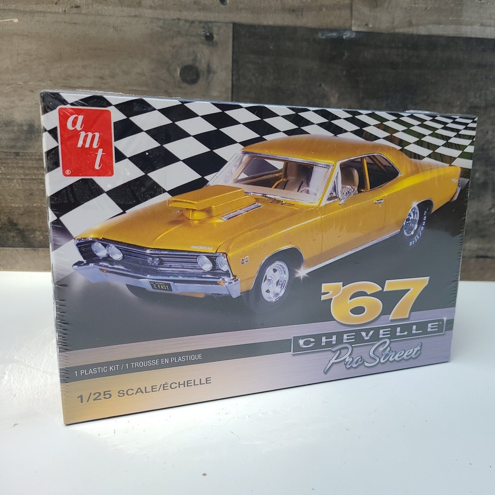 AMT 1967 Chevy Chevelle Pro Streetcar 1/25 Scale Plastic Model Car Kit Mancave