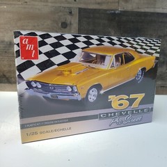 AMT 1967 Chevy Chevelle Pro Streetcar 1/25 Scale Plastic Model Car Kit Mancave