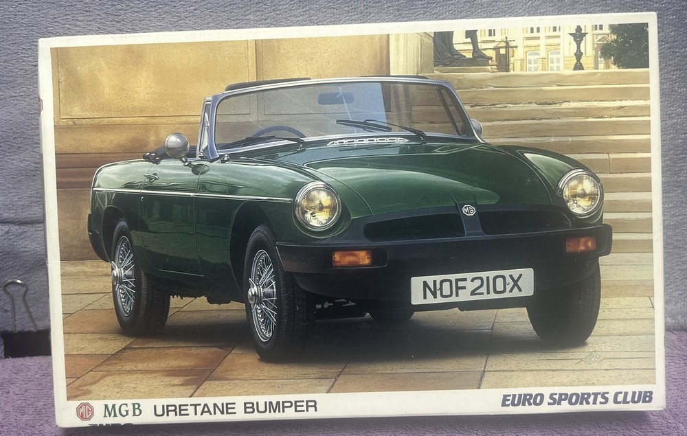 AOSHIMA EURO SPORTS CLUB 1978 MG MGB URETANE BUMPER MODEL 01398