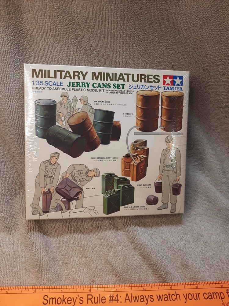 Tamiya 1/35 scale model kit 35026, Jerry can set