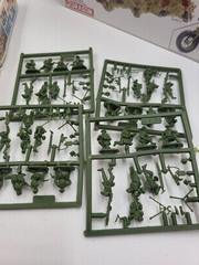 8 Vintage Model Military Kits, Tanks, Rangers And Figures