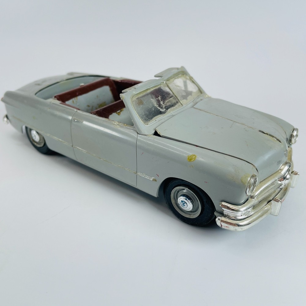 Vintage 1950 Ford Custom Convertible AMT 1/25 Scale Built Plastic Model Kit Gray