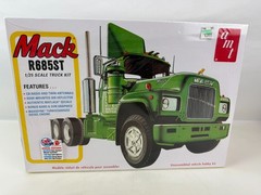 AMT 1039 1:25 Mack R685ST Semi Tractor Model Kit SEALED