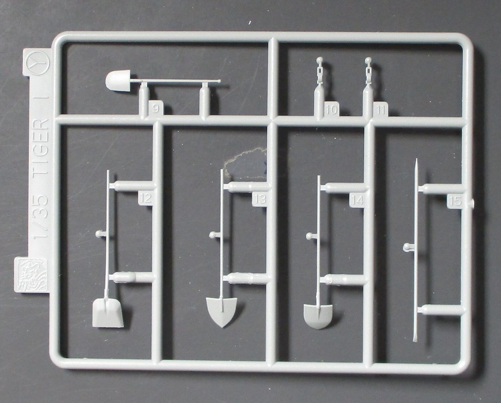 Dragon 1/35 Scale Tiger I Mid-Prod Otto Carius – Parts Tree Y from Kit No. 6888