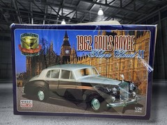 Minicraft 1962 Rolls Royce Silver Cloud II 1/24 Model Kit #11209 Factory New!