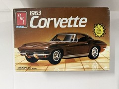 Vintage AMT ERTL 1963 Corvette Stingray 3 in 1 1/25 Scale Model Kit Open Box
