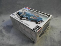 1/24 SCALE MONOGRAM 1932 FORD STREET ROD WHITE MODEL KIT-MIB