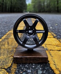 1/5 Scale Aluminum TE37-Style Wheel Display | With Hardwood Stand (Gray)