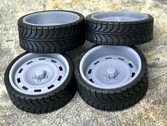 1/24 Scale: 24-Inch “US Mags Scottsdale” Wheels And Tires; Resin;1/25