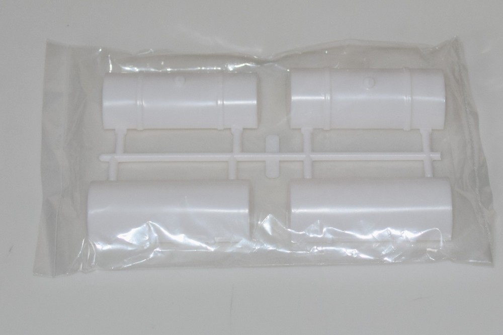 AMT KENWORTH AERODYNE CABOVER 1463 ⭐PARTS⭐ FUEL TANKS 1:25