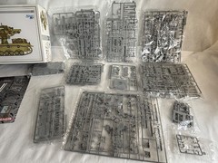 Dragon Cyber Hobby 6667 8.8 FlaK 37 auf Pz.Kpfw.IV Ausf.H German Tank Model 1:35