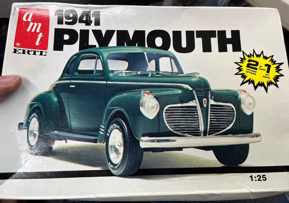 AMT 1941 PLYMOUTH COUPE 2n1 VINTAGE 1/25 MODEL CAR MOUNTAIN si