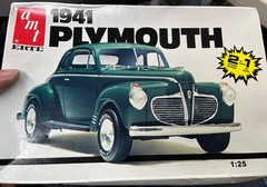 AMT 1941 PLYMOUTH COUPE 2n1 VINTAGE 1/25 MODEL CAR MOUNTAIN si