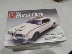 AMT Ertl 1969 Hurst Olds 1:25 Unassembled Model Kit Detailed Interior 6898