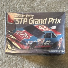 1990 AMT #43 Richard Petty STP Grand Prix 1/25 Scale Model Kit #6728-SEALED BOX