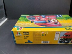 Italeri 1:24 Volvo VN 670 Truck Plastic Model Kit Unassembled 3827