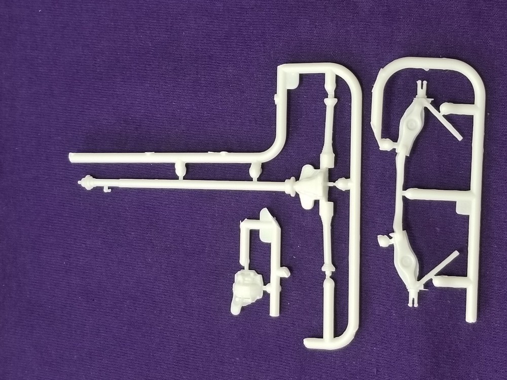 2021 Dodge Charger HELLCAT REAR AXLE / SUSPENSION from 1:25 AMT Model Kit