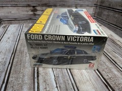 Lindberg Ford Crown Victoria State Trooper NC Police Car Model Kit Sealed