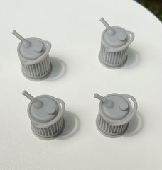 1/24 Scale Vintage Metal Style Fuel Cans Set of 4 Gas Utility Jugs Diorama Parts