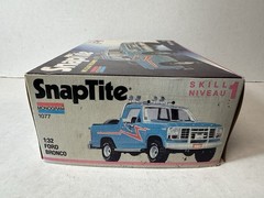 Monogram Snaptite Ford Bronco 1/32 Model Kit #1077 1991 (STARTED / PARTS KIT)