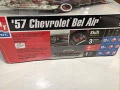 AMT 31543 1957 Chevy Hard Top model kit
