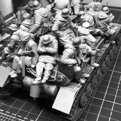 1/35 Scale Die-Cast Resin Figure Model Kit Military Theme Tank Soldiers Set (…