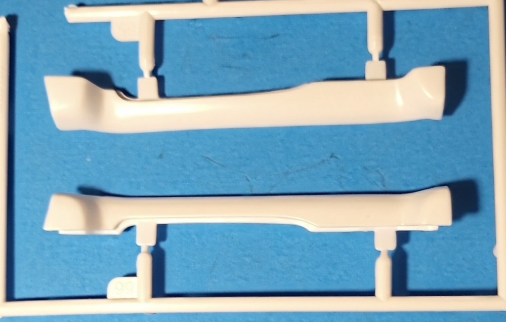 🔥04-06 CHEVY SSR TRUCK SIDE SKIRTS – REVELL 7691 – MODEL CAR KIT PARTS LOT🔥